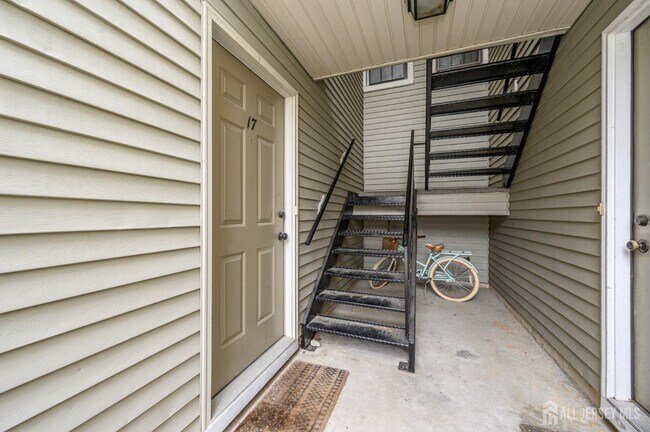 Building Photo - 17 Chelmsford Ct