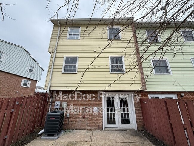 Building Photo - 2331 McClellan Ct