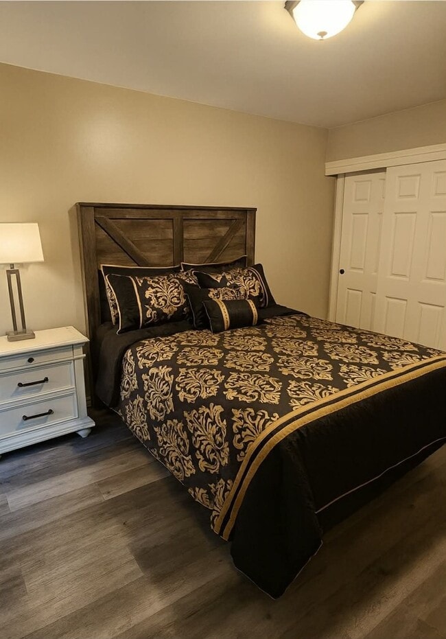 Building Photo - 5534 E Lake Dr