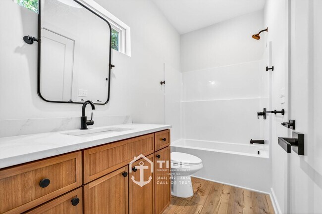 Building Photo - Move-In Ready Home Near Park Circle