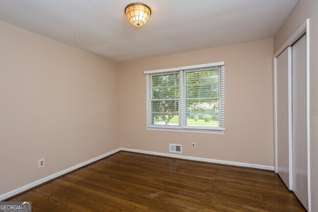 Building Photo - 1909 Argonne Dr