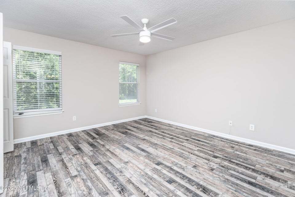 Building Photo - 230 Scrub Jay Dr