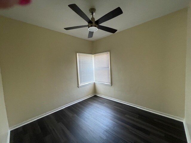 Bedroom - 803 W Glenoaks Blvd