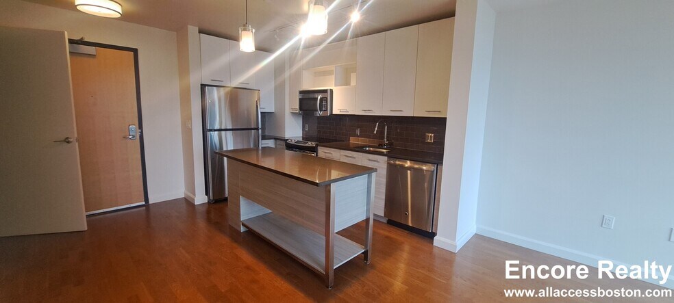 Building Photo - 665 Washington St