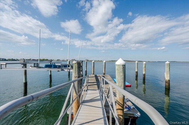 Building Photo - 94 Heron St