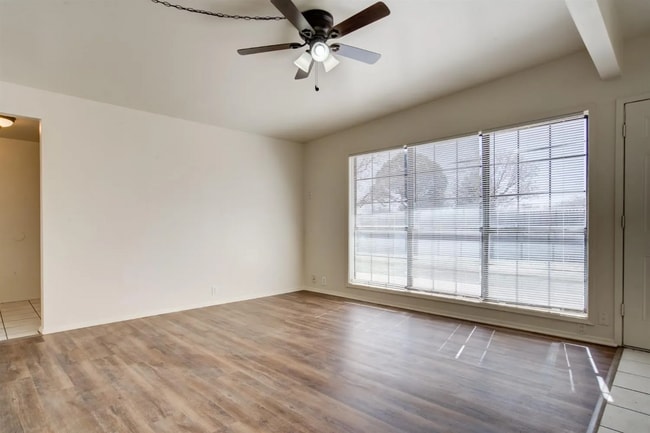 Building Photo - Wonderful 3/2 in Central Lubbock!