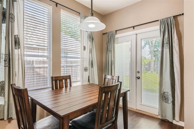 Building Photo - 1504 Weatherford Dr