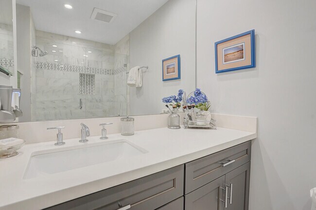 Building Photo - 1007 Ocean Dunes Cir