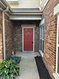 Building Photo - 512 Pineridge Dr N
