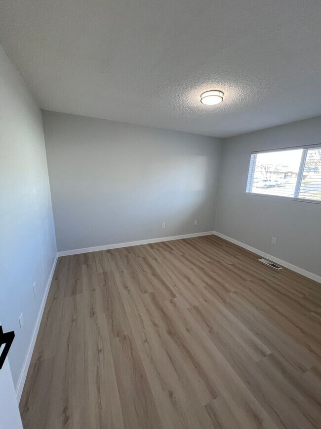 Building Photo - 928-932 N 6th Street