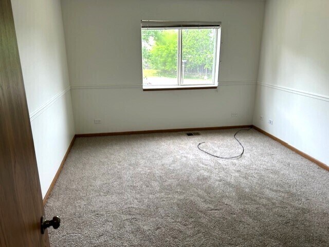Building Photo - 727 Elm Ln