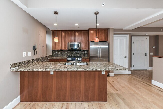 Building Photo - Luxury Two Bedroom near DuPont + Parking