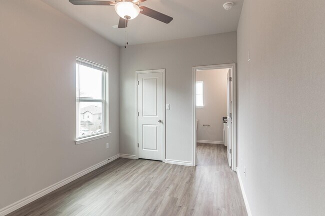 Building Photo - 206 Peruna Dr