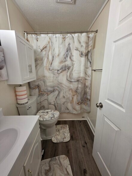 Fully-furnished Bathroom - 1555 Lyons Center Rd