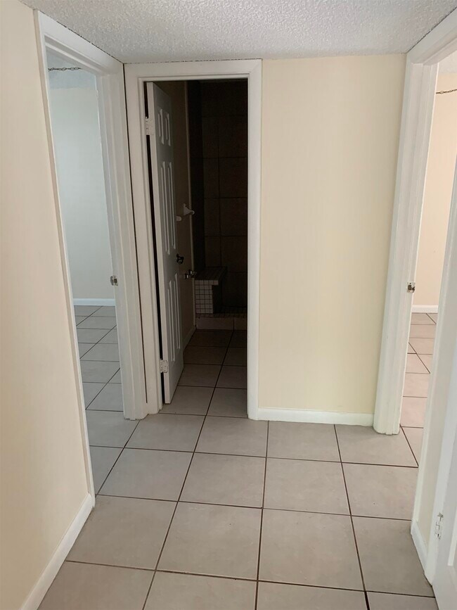 Building Photo - 200 Sevilla St