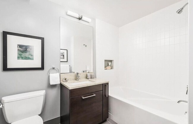 Building Photo - 2B/2B+Den Condo with Parking | AMSI | Alex...