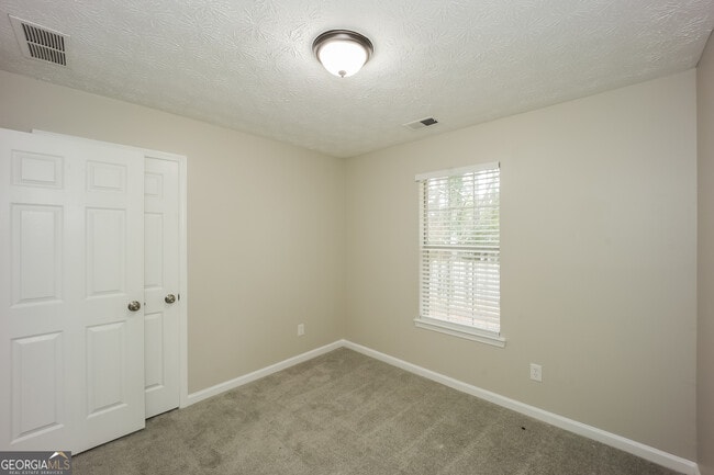 Building Photo - 7911 Woodlake Dr