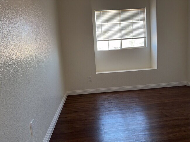 Building Photo - 1037 Milestone Ave