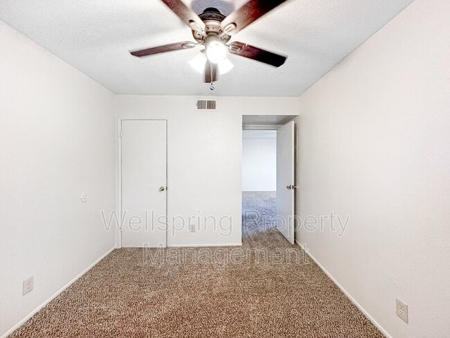 Building Photo - 940 W Graaf Ave