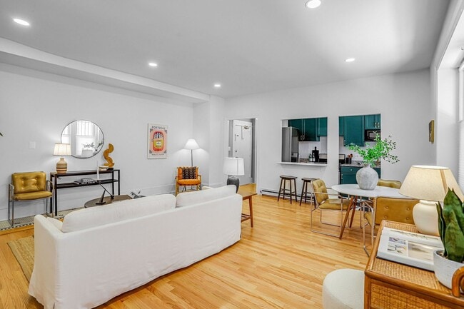 Building Photo - Mt. Pleasant Condo | 2 Bed | 2 Bath | 1,250 Sf