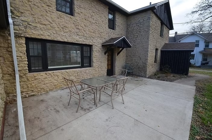 Patio - 119 S 4th St