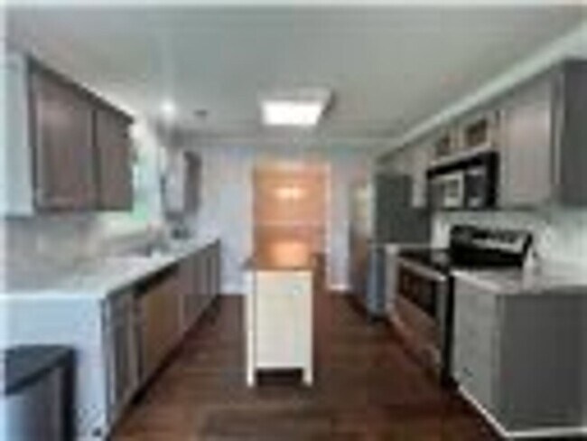 Building Photo - Beautiful Single-Family 3BR Cozy Home