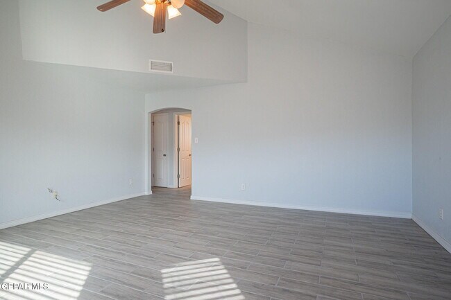 Building Photo - 12501 Sun Haven Dr