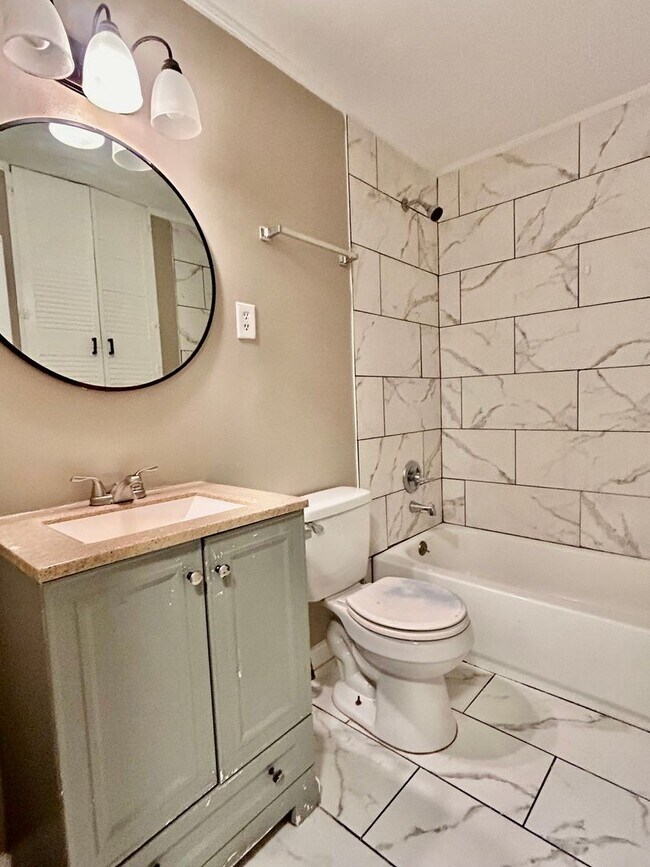 Building Photo - Newly Renovated Home in Binghampton