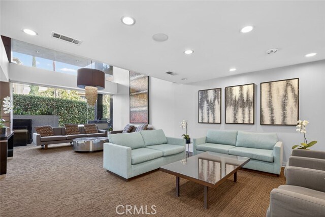 Building Photo - 7250 Franklin Ave