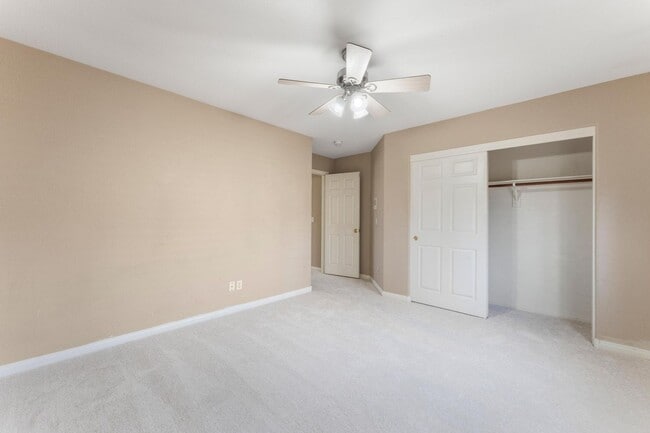 Building Photo - Luxurious Home in Gated Community