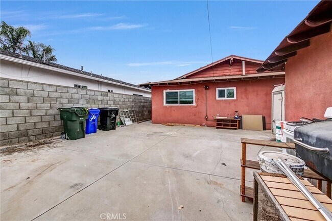 Building Photo - 9436 Ramona Ave