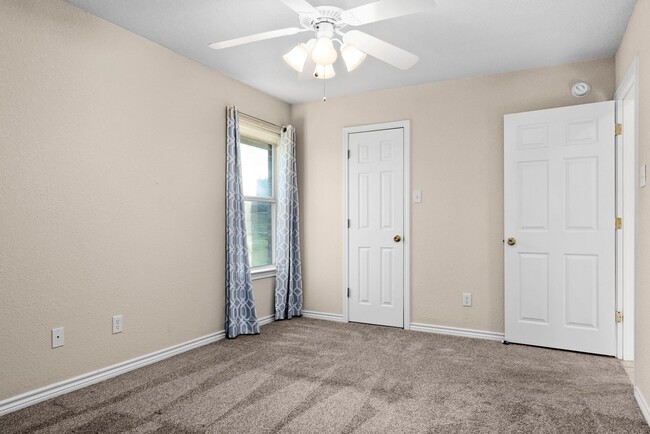 Building Photo - 125 Satch Dr
