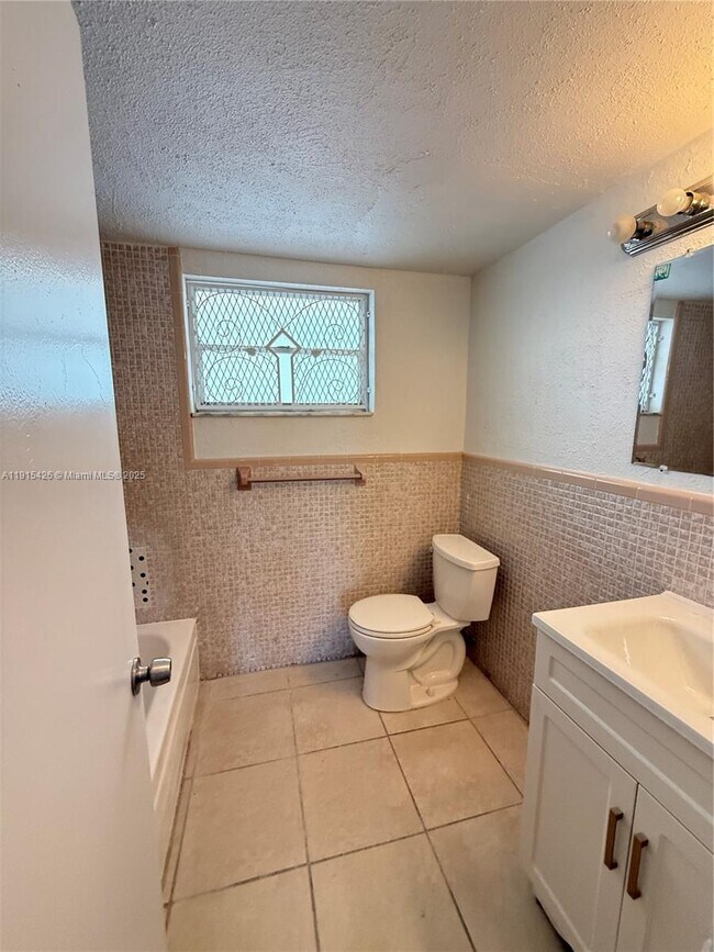 Building Photo - 19305 NE 2nd Ave