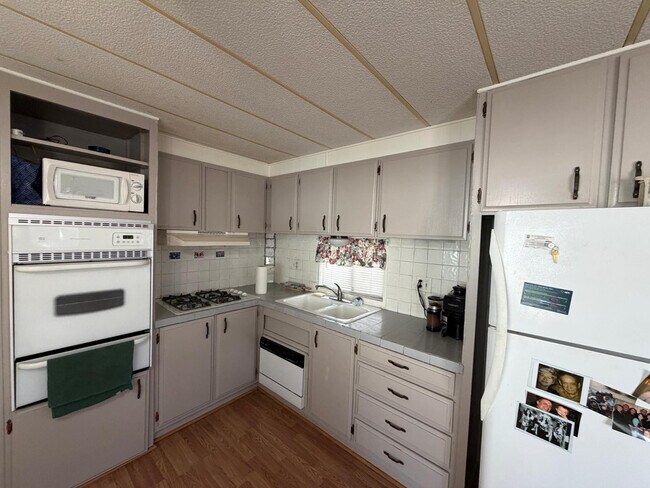 Building Photo - 345 S 58th St