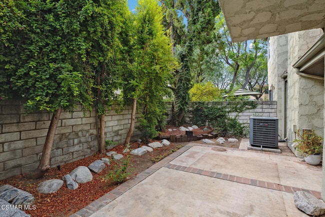 Building Photo - 29723 Strawberry Hill Dr