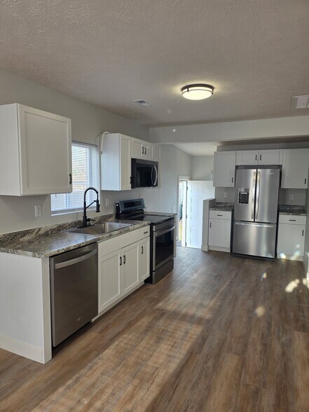 Building Photo - 2025 N 31st St