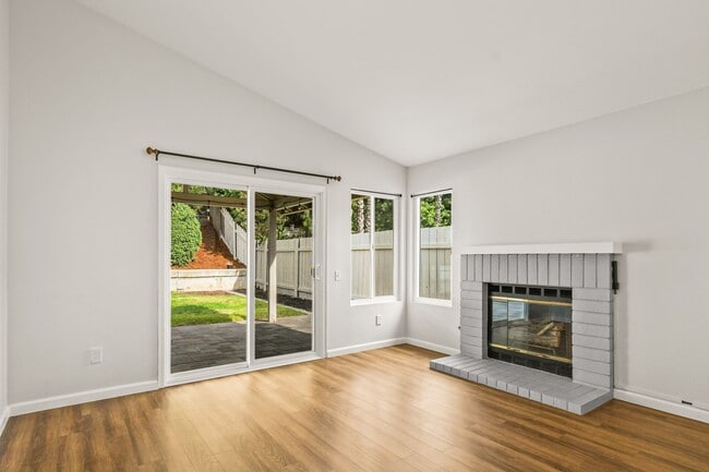 Building Photo - Beautiful 4BR Single-Story Home with Solar in Summercreek