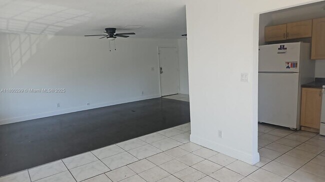 Building Photo - 5300 NW 18th Ct