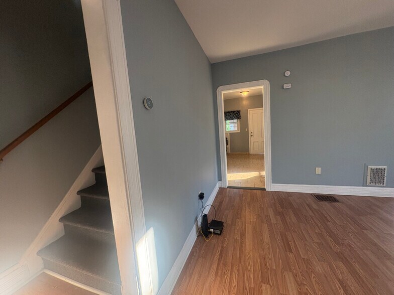 Building Photo - 362 Norton St