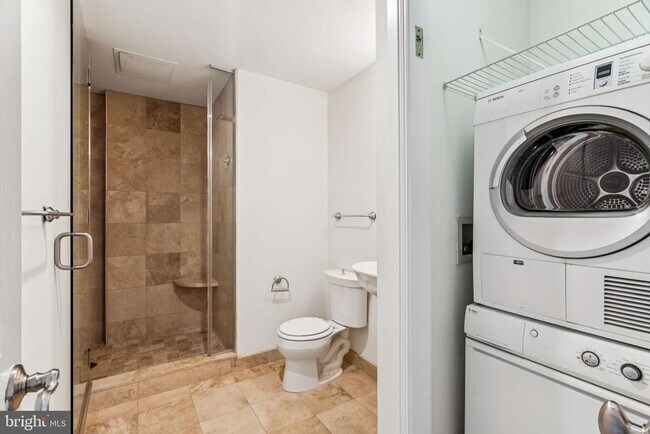 Building Photo - 1701 Locust St