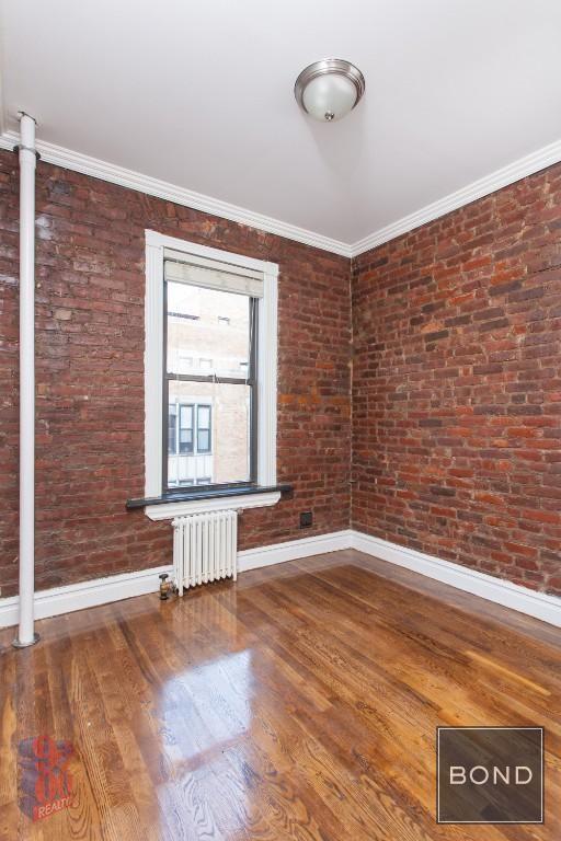 Building Photo - 410 E 13th St