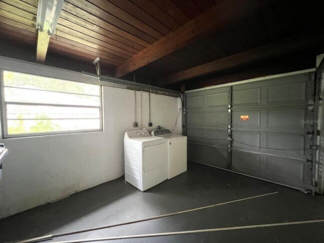 Building Photo - 123 Wildwood St