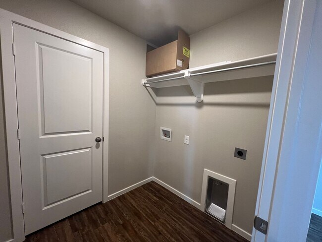 Building Photo - Pre leasing for July: Upland West.