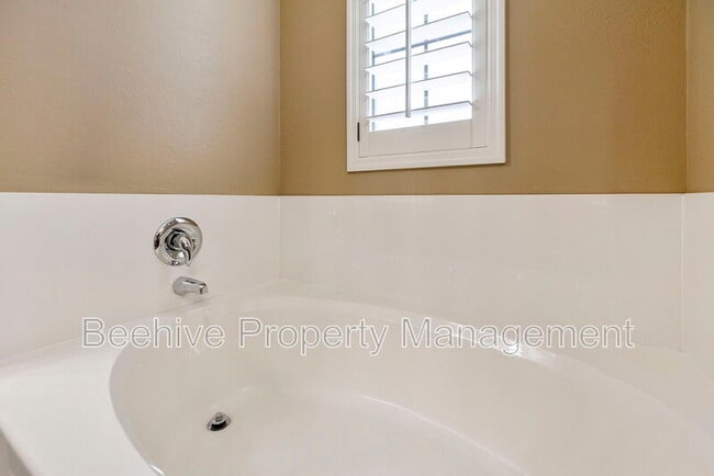 Building Photo - 2314 W Jake Haven