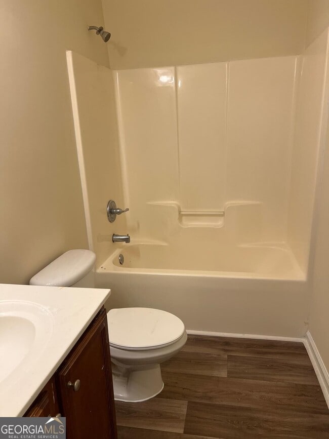 Building Photo - 5080 Lower Elm St