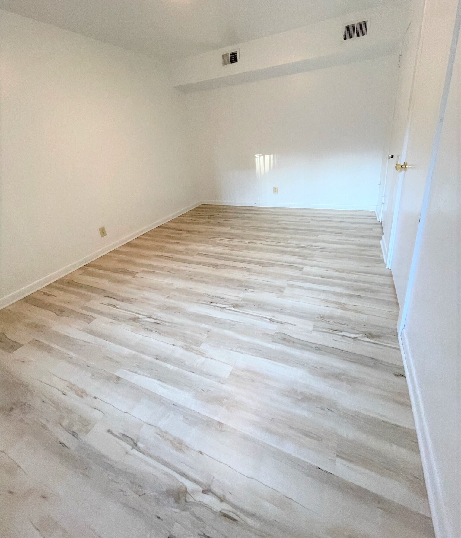 Building Photo - 5712 Phillips Ave