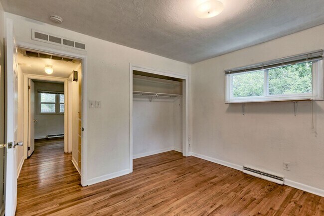 Building Photo - Students Welcome! 3 Bed / 1.5 Bath Ranch Near CSU – Large Fenced Yard | Pets Welcome | Flexible L...