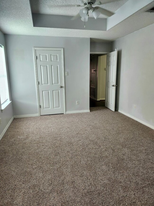 Building Photo - *****AVAILABLE NOW*****