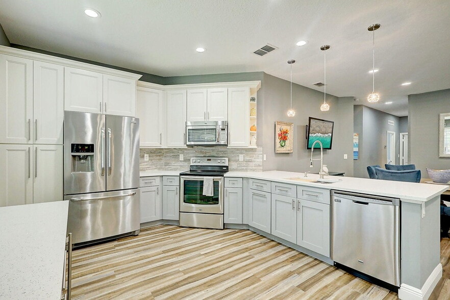 Building Photo - 10015 SW Stonegate Dr
