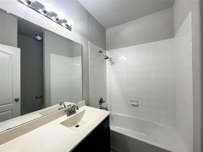 Building Photo - 613 Palmilla St